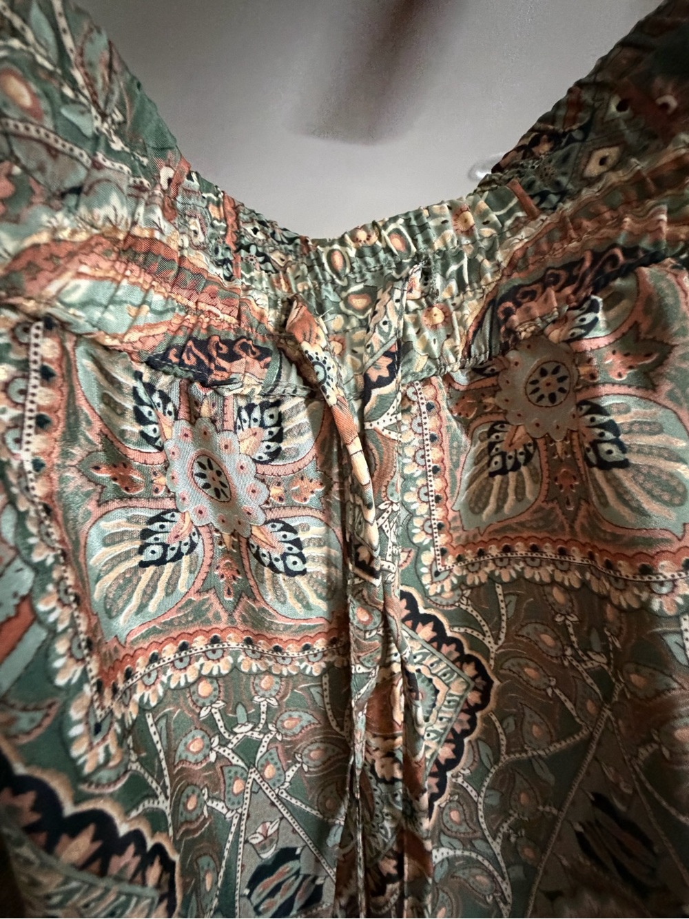 Tahari Printed Wide-Leg Pants in Olive and Tan Paisley - Picture 6 of 6